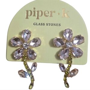🤍🔹️Piper K🔹️ Gorgeous Faceted Crystal Flower Stud Earrings Earrings ✨️🌼